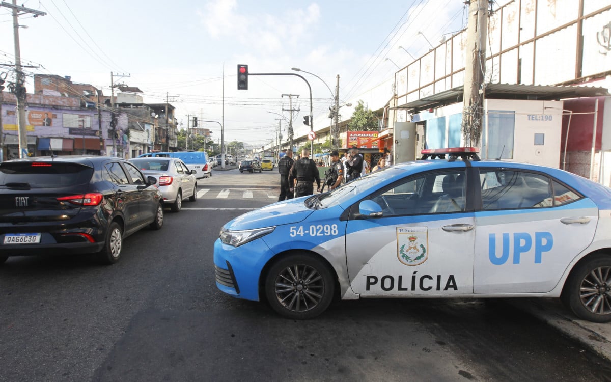 Foragido da Justiça é capturado por PMs em comunidade na Zona Norte;