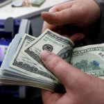 Dólar fecha com leve alta após dados econômicos brasileiros