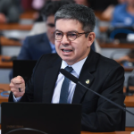 Randolfe Rodrigues retira projeto que altera regras de votação ao Senado Federal