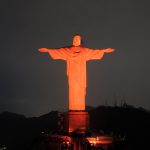 Cristo Redentor, Padre Cícero e B3 serão iluminados de laranja no Dia de Doar 2025
