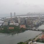 Entre a folia e o medo: chuva paralisa Recife no Carnaval