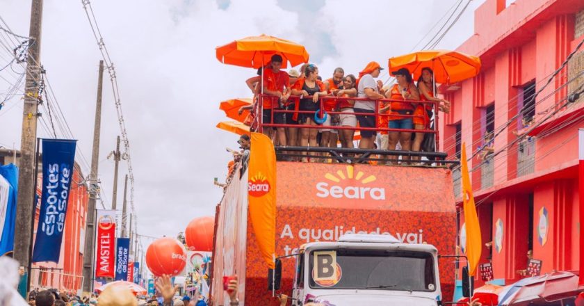 Seara leva trio elétrico e estrutura de churrasco ao Galo da Madrugada