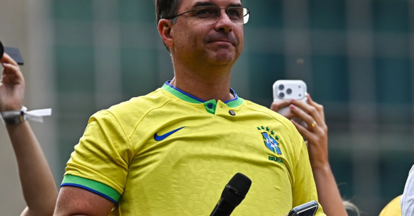 Flávio Bolsonaro desembarca no Nordeste para testar popularidade como pré-candidato à Presidência