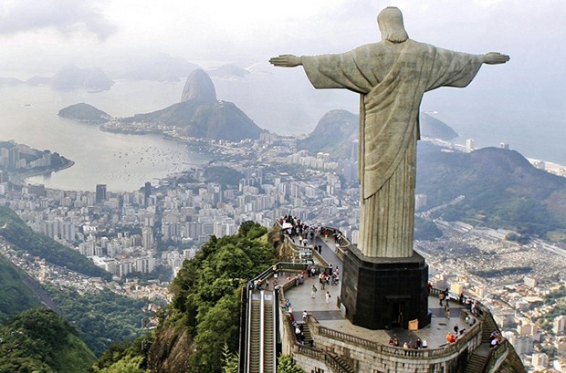 Cristo Redentor se une à oração mundial pela paz iniciada pelo papa