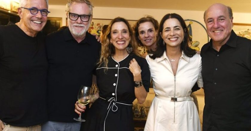 Abril Cultural em Recife: A Magia da Arte Pernambucana sob a Direção de Ione Costa