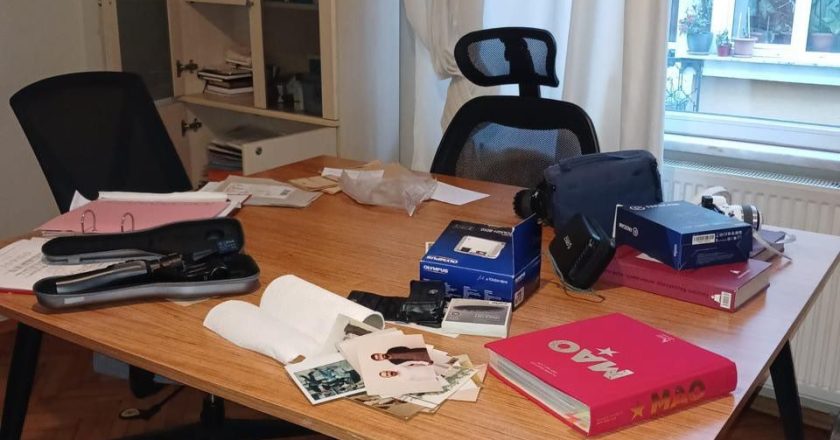 Polícia turca realiza operação em sede do jornal Yeni Demokrasi e detém integrantes do Partizan antes do Dia do Trabalho