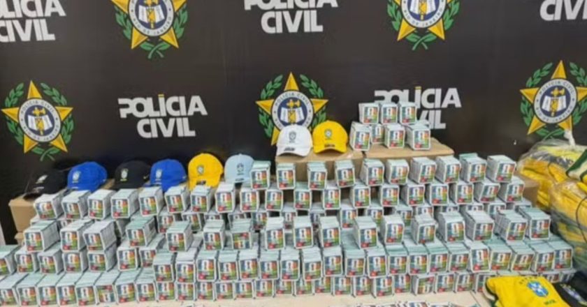 Polícia do Rio de Janeiro intercepta 200 mil figurinhas da Copa falsificadas