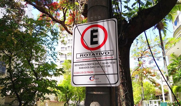 Niterói estende validade do estacionamento rotativo e viabiliza anulação de multas passadas