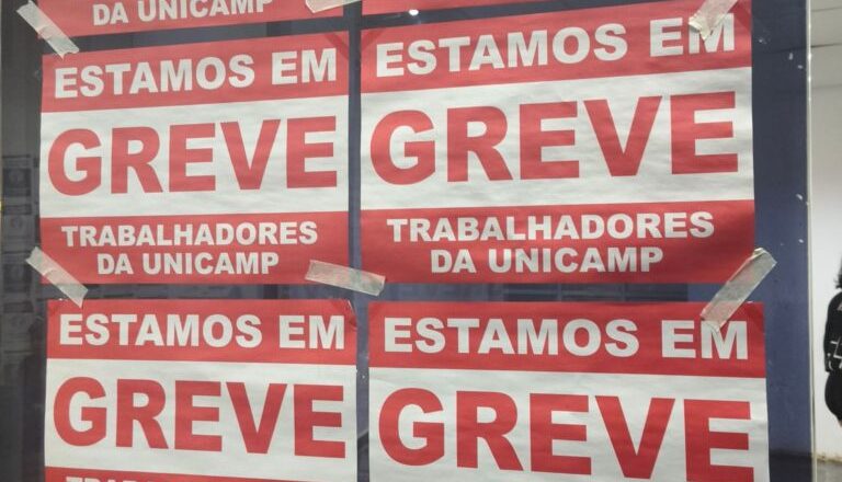 Estudantes da Unicamp invadem prédio da reitoria em protesto por permanência acadêmica