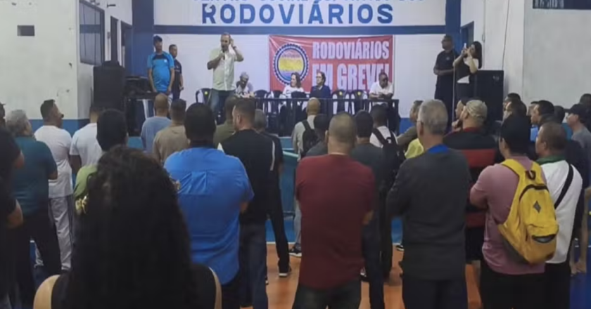 Rodoviários continuam em estado de greve, mas garantem operação normal dos serviços