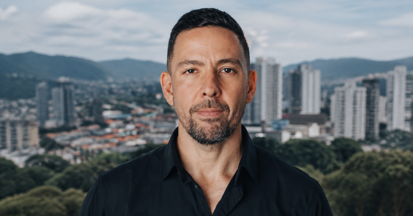 Investigação independente aponta possíveis conflitos de interesse em relações entre executivos da CrowdStrike e revenda no Brasil
