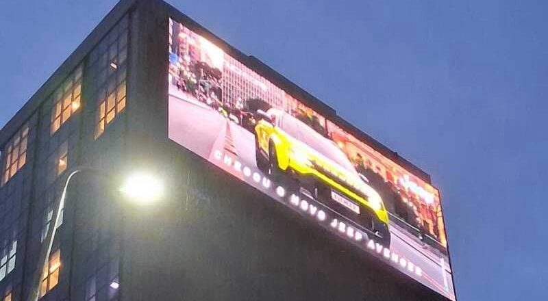 Outdoor irregular em Ipanema gera multa de 840 000 reais a responsáveis