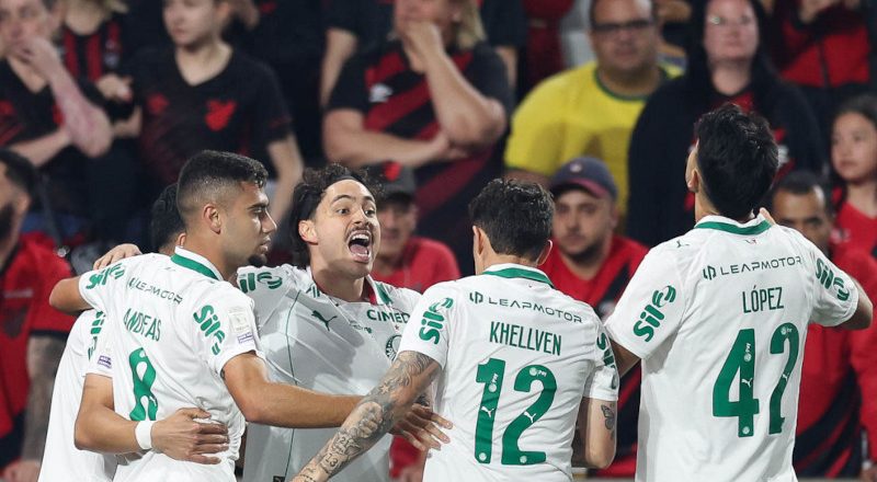 Palmeiras conquista vitória e aguarda resultado do Flamengo no Brasileirão