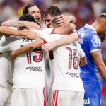 Flamengo vence Bahia e retoma a ponta do Brasileirão